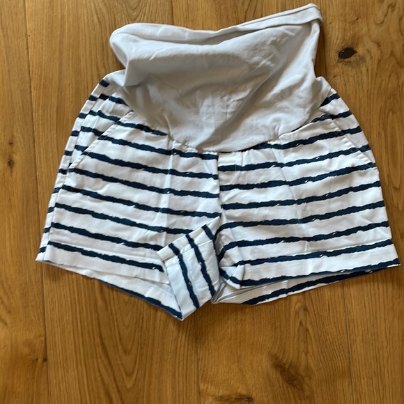 Maternity Shorts Lot- size medium.  Pea In A Pod & more (6 pair) - Picture 7 of 7